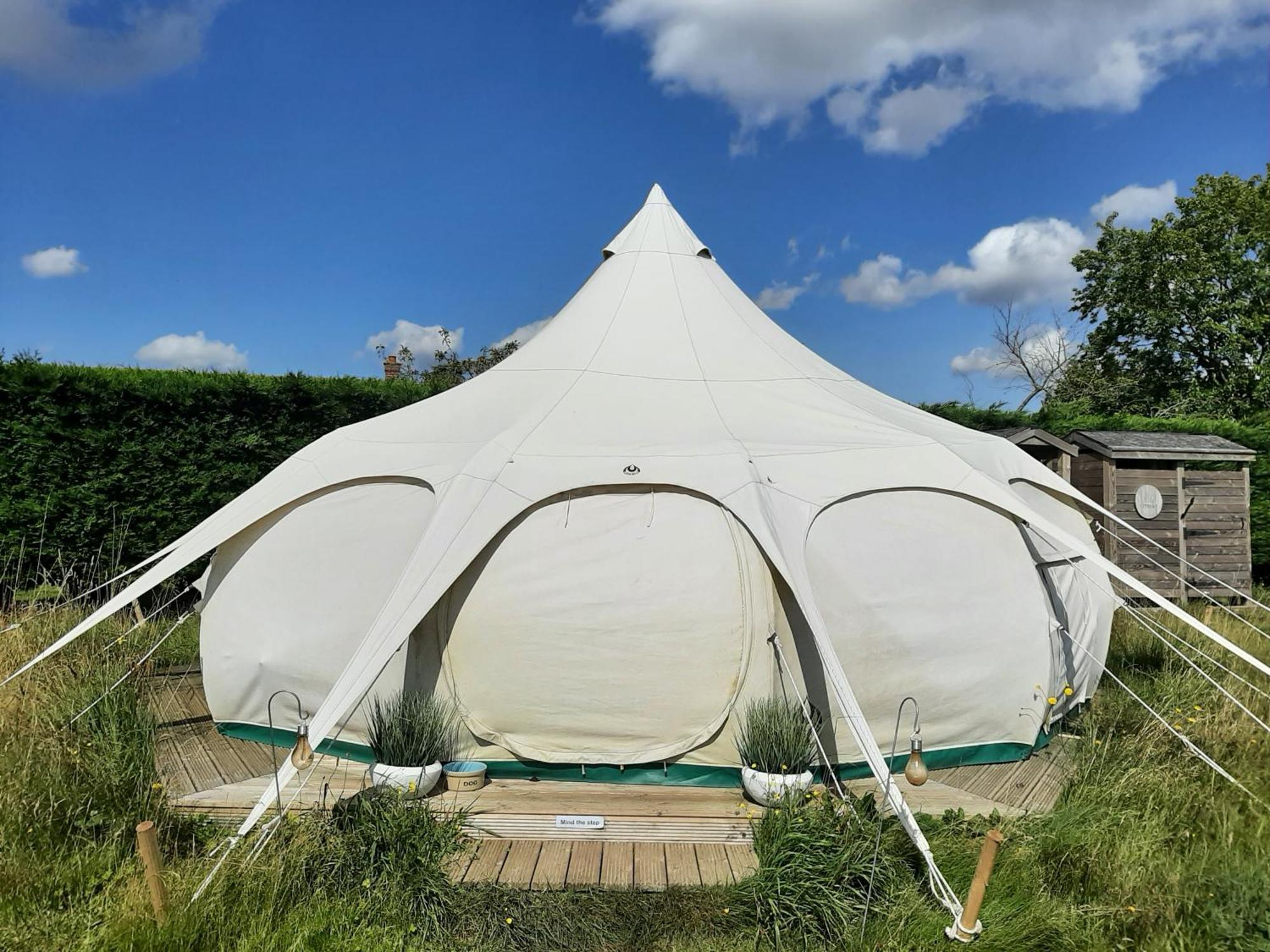 Wild Retreat Hotel Cawston Exterior photo